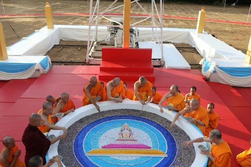 ภาพ No.11965:ประมวลภาพพิธีโปรยทรายและตอกเสาเข็มมงคล "พระมหาเจดีย์ทัตตชีโว"