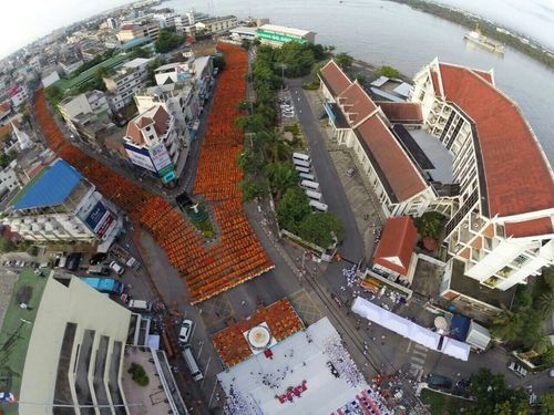 ภาพ No.11934:ประมวลภาพตักบาตรสมุทรปราการ พระ 11,111 รูป 21 กันยายน พ.ศ. 2557