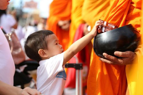 ภาพ No.11936:ประมวลภาพตักบาตรสมุทรปราการ พระ 11,111 รูป 21 กันยายน พ.ศ. 2557