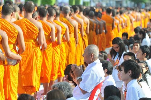 ภาพ No.11940:ประมวลภาพตักบาตรสมุทรปราการ พระ 11,111 รูป 21 กันยายน พ.ศ. 2557