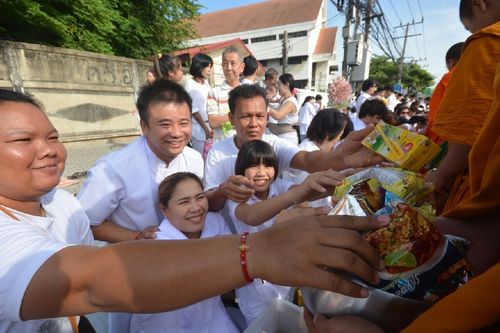 ภาพ No.11942:ประมวลภาพตักบาตรสมุทรปราการ พระ 11,111 รูป 21 กันยายน พ.ศ. 2557