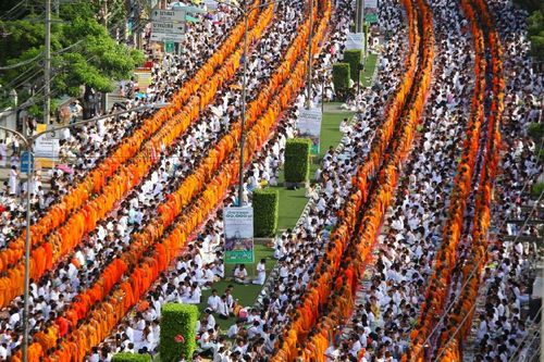 ภาพ No.11943:ประมวลภาพตักบาตรสมุทรปราการ พระ 11,111 รูป 21 กันยายน พ.ศ. 2557