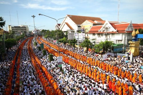 ภาพ No.11950:ประมวลภาพตักบาตรสมุทรปราการ พระ 11,111 รูป 21 กันยายน พ.ศ. 2557