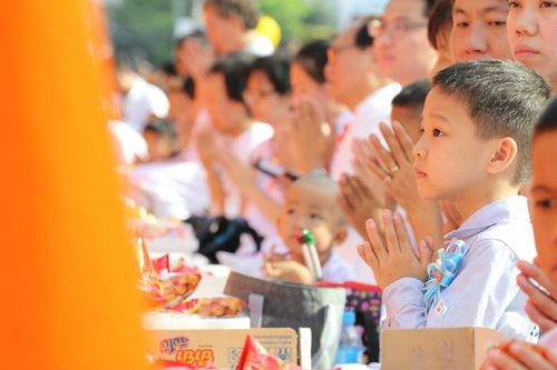 ภาพ No.11947:ประมวลภาพตักบาตรสมุทรปราการ พระ 11,111 รูป 21 กันยายน พ.ศ. 2557