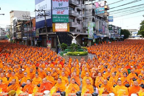 ภาพ No.11955:ประมวลภาพตักบาตรสมุทรปราการ พระ 11,111 รูป 21 กันยายน พ.ศ. 2557