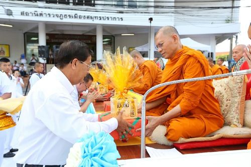 ภาพ No.11953:ประมวลภาพตักบาตรสมุทรปราการ พระ 11,111 รูป 21 กันยายน พ.ศ. 2557