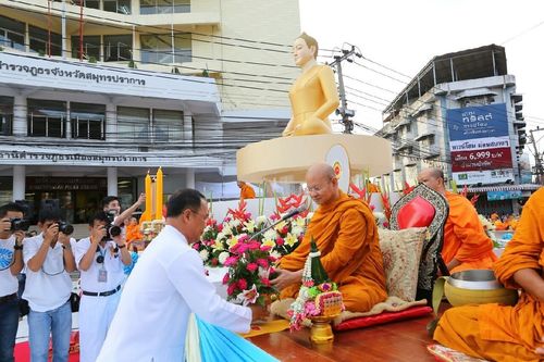 ภาพ No.11956:ประมวลภาพตักบาตรสมุทรปราการ พระ 11,111 รูป 21 กันยายน พ.ศ. 2557