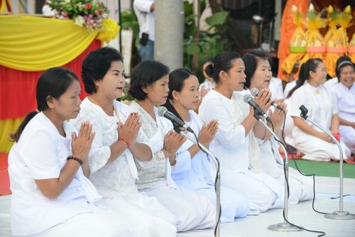 ภาพ No.12014:ประมวลภาพตักบาตรพระ 1,300 รูป ณ อำเภอพรเจริญ จังหวัดบึงกาฬ