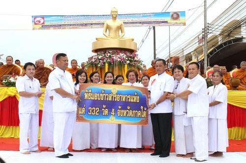 ภาพ No.12017:ประมวลภาพตักบาตรพระ 1,300 รูป ณ อำเภอพรเจริญ จังหวัดบึงกาฬ