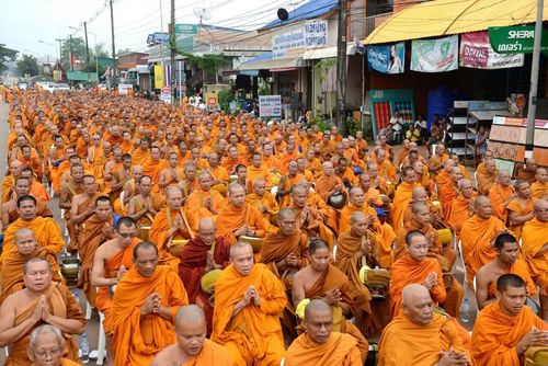 ภาพ No.12016:ประมวลภาพตักบาตรพระ 1,300 รูป ณ อำเภอพรเจริญ จังหวัดบึงกาฬ