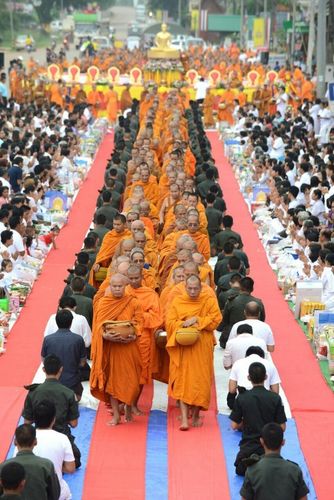 ภาพ No.12031:ประมวลภาพตักบาตรพระ 1,300 รูป ณ อำเภอพรเจริญ จังหวัดบึงกาฬ