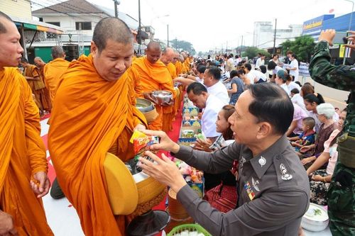 ภาพ No.12022:ประมวลภาพตักบาตรพระ 1,300 รูป ณ อำเภอพรเจริญ จังหวัดบึงกาฬ