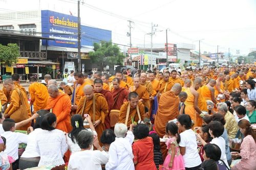 ภาพ No.12029:ประมวลภาพตักบาตรพระ 1,300 รูป ณ อำเภอพรเจริญ จังหวัดบึงกาฬ