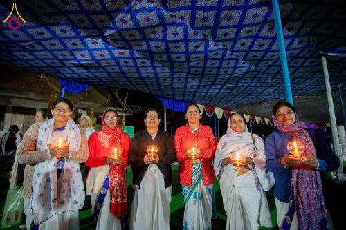 ภาพ No.283811:วันที่ 6-7 ธันวาคม พ.ศ. 2568  พิธีรับมอบหนังสือแสดงเจตจำนงถวายสิทธิครอบครองและใช้ประโยชน์วัดสันติวัน เมืองนาคปูร์  พิธีจุดโคมประทีปถวายเป็นพุทธบูชา และอุทิศบุญกุศลแด่ ดร.บี.อาร์. อัมเบดการ์  พิธีบูชาข้าวพระถ่ายทอดสดจากประเทศไทย