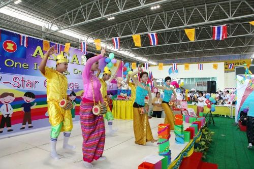 ภาพ No.12062:ประมวลภาพวันรวมพลังเด็กดี V-Star ผู้นำฟื้นฟูศีลธรรมโลก ครั้งที่ 9