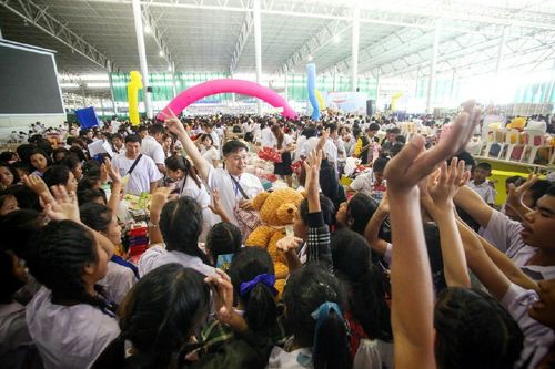 ภาพ No.12077:ประมวลภาพวันรวมพลังเด็กดี V-Star ผู้นำฟื้นฟูศีลธรรมโลก ครั้งที่ 9