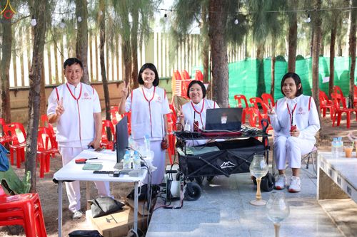 ภาพ No.301399:ภาพเบื้องหลังอาสาสมัครรวมใจ ชุดที่ 4 ในโครงการธรรมยาตรา กตัญญูบูชา มหาปูชนียาจารย์ พระมงคลเทพมุนี(สด จนฺทสโร) พระผู้ปราบมาร อนุสรณ์สถาน 7 แห่ง ปีที่ 14