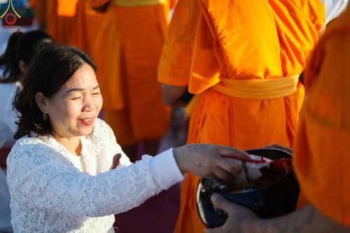 ภาพ No.68783:พิธีตักบาตรฉลองพระใหม่ วันที่ 1 มกราคม พ.ศ. 2566 ณ วัดพระธรรมกาย จ.ปทุมธานี