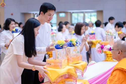 ภาพ No.343652:วันที่ 16 สิงหาคม พ.ศ.2569 พิธีถวายคิลานเภสัช และอุปกรณ์ทางการแพทย์ ณ ห้องแก้วสารพัดนึก2 วัดพระธรรมกาย