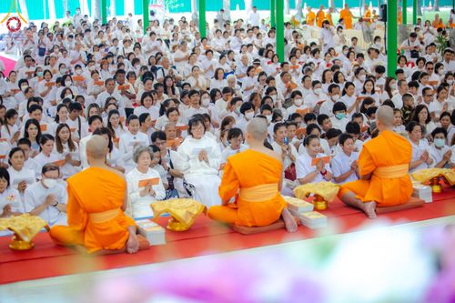 ภาพ No.137861:พิธีอุปสมบทสามเณรอุทิศชีวิต 11 รูป วันวิสาขบูชา พุธที่ 22 พฤษภาคม พ.ศ.2567 ณ อุโบสถ วัดพระธรรมกาย