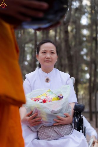 ภาพ No.289318:วันที่ 7 มกราคม พ.ศ. 2569 พิธีตักบาตรพระธรรมยาตรา ณ อนุสรณ์สถานลำดับที่ 1 สถานที่เกิดด้วยรูปกายเนื้อ อนุสรณ์สถานมหาวิหารพระมงคลเทพมุนี (โลตัสแลนด์) อ.สองพี่น้อง จ.สุพรรณบุรี ในโครงการธรรมยาตรา กตัญญูบูชา มหาปูชนียาจารย์ พระมงคลเทพมุนี(สด จนฺทสโร) พระผู้ป