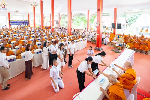 ภาพ No.339228:วันเสาร์ที่ 27 มิถุนายน พ.ศ. 2569 พิธีตักบาตรแด่คณะสงฆ์ 323 วัด 4 จังหวัดชายแดนภาคใต้ พิธีถวายสังฆทานแด่คณะสงฆ์ 323 วัด ปีที่ 22 ครั้งที่ 187 พิธีมอบกองทุนหนุนแรงใจช่วยครูใต้ ปีที่ 19 ครั้งที่ 150 และพิธีทำบุญอุทิศส่วนกุศลให้ผู้วายชนม์