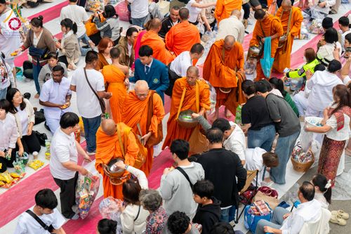 ภาพ No.285978:วันเสาร์ที่ 13 ธันวาคม พ.ศ.2568 พิธีตักบาตรพระภิกษุสามเณร 1,000 รูป ณ บริเวณหน้าอุทยานแห่งชาติเขาใหญ่ อำเภอปากช่อง จ.นครราชสีมา