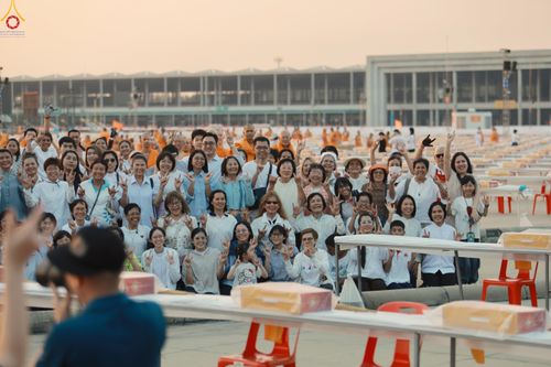 ภาพ No.322652:วันที่ 17 เมษายน พ.ศ.2569 การเรียงกล่องไทยธรรม เรียงน้ำดื่ม เรียงร่ม ณ ลานธรรมพระมหาธรรมกายเจดีย์ เพื่องานถวายมหาสังฆทาน 40,000 กว่าวัดทั่วประเทศ วันคุ้มครองโลก 22 เมษายน พ.ศ.2569 วัดพระธรรมกาย