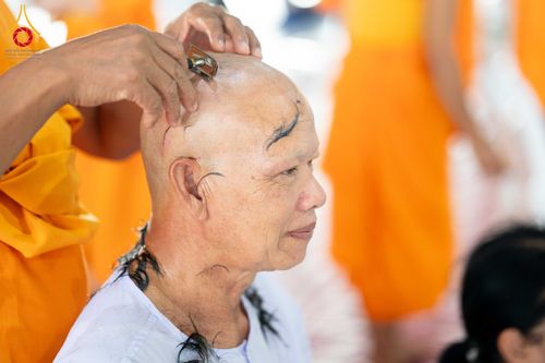 ภาพ No.339845:วันที่ 19 กรกฎาคม พ.ศ.2569 พิธีตัดปอยผม โครงการบวชพระนานาชาติ AEC และ WAB รุ่นที่ 10 THE AEC & INTERNATIONAL ORDINATION PROGRAM ณ มหารัตนวิหารคด 30 วัดพระธรรมกาย ปทุมธานี