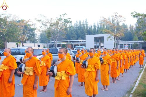 ภาพ No.71530:พิธีถวายภัตตาหารเป็นสังฆทาน แด่คณะพระธรรมยาตราฯ ในโครงการธรรมยาตรากตัญญูบูชา มหาปูชนียาจารย์ พระมงคลเทพมุนี(สด จนฺทสโร) พระผู้ปราบมาร อนุสรณ์สถาน 7 แห่ง ปีที่ 11 วันที่ 16 มกราคม พ.ศ. 2566