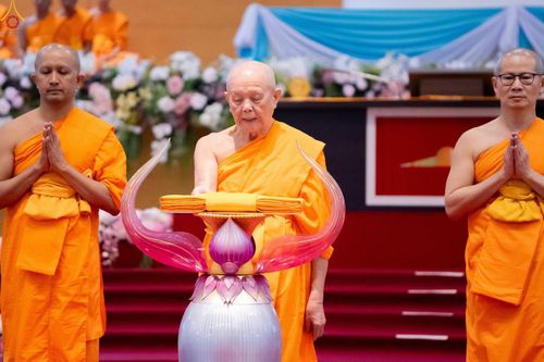 ภาพ No.345697:วันพฤหัสบดีที่ 27 สิงหาคม พ.ศ.2569 พิธีทอดผ้าป่าเพื่อถวายอุปกรณ์สื่อโสตทัศน์ อาคาร 82 ปี หลวงพ่อธัมมชโย พิธีทอดผ้าป่าสมทบกฐินวัดพระธรรมกาย และสมทบกฐิน 30,000 กว่าวัดทั่วไทย ครั้งที่ 1 ประจำปี พุทธศักราช 2569 ณ วัดพระธรรมกาย ปทุมธานี