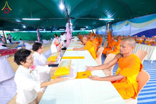 ภาพ No.299204:วันที่ 21 มกราคม พ.ศ. 2569 พิธีถวายภัตตาหารเป็นสังฆทาน แด่พระธรรมยาตรา ณ อนุสรณ์สถานบางปลา วัดบางปลา อำเภอบางเลน จังหวัดนครปฐม ในโครงการธรรมยาตรา กตัญญูบูชา มหาปูชนียาจารย์ พระมงคลเทพมุนี(สด จนฺทสโร) พระผู้ปราบมาร อนุสรณ์สถาน 7 แห่ง ปีที่ 14