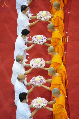 ภาพ No.81603:พิธีหล่อพระประธานเพื่อประดิษฐาน ณ ห้องแก้วสารพัดนึก 2 เนื่องในวันวิสาขบูชา วันเสาร์ที่ 3 มิถุนายน 2566 ณ วัดพระธรรมกาย จ.ปทุมธานี