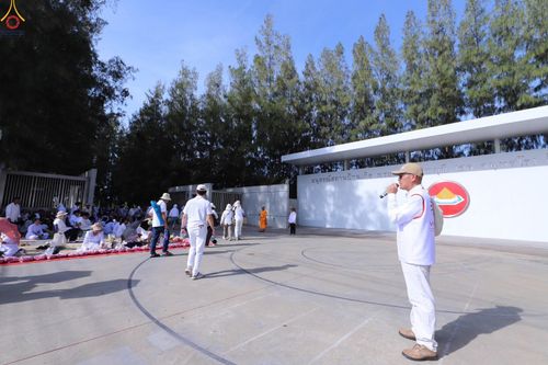 ภาพ No.296277:ภาพเบื้องหลังอาสาสมัครรวมใจ ชุดที่ 2 ในโครงการธรรมยาตรา กตัญญูบูชา มหาปูชนียาจารย์ พระมงคลเทพมุนี(สด จนฺทสโร) พระผู้ปราบมาร อนุสรณ์สถาน 7 แห่ง ปีที่ 14