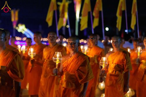 ภาพ No.312311:วันอังคารที่ 3 มีนาคม พ.ศ.2569 พิธีเวียนประทักษิณและจุดมาฆประทีป (ภาพชุดที่ 2) ณ ลานธรรมพระมหาธรรมกายเจดีย์ วัดพระธรรมกาย