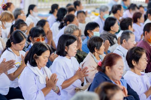 ภาพ No.293307:วันที่ 12 มกราคม พ.ศ. 2569 พิธีทอดผ้าป่าทำนุบำรุงศาสนสถาน ณ วัดพรสวรรค์ อ.สองพี่น้อง จ.สุพรรณบุรี ในโครงการธรรมยาตรา กตัญญูบูชา มหาปูชนียาจารย์ พระมงคลเทพมุนี(สด จนฺทสโร) พระผู้ปราบมาร อนุสรณ์สถาน 7 แห่ง ปีที่ 14