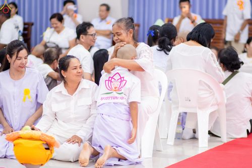 ภาพ No.320175:วันเสาร์ที่ 4 เมษายน 2569 พิธีตัดปอยผม ขอขมาผู้ปกครอง  มอบบาตร-ผ้าไตร และพิธีบรรพชาสามเณร 87 รูป  ณ ศูนย์ปฏิบัติธรรมระยอง(บ้านช่องลม)  ต.บางบุตร อ.บ้านค่าย จ.ระยอง