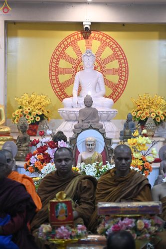 ภาพ No.278917:วันที่ 4 พฤศจิกายน 2568 กฐินสมทบวัดต่างประเทศ โดยคณะศิษยานุศิษย์ บูชาธรรม 81 ปี หลวงพ่อธัมมชโย ณ วัดพุทธบังคลาเทศ พุทธคยา ประเทศอินเดีย