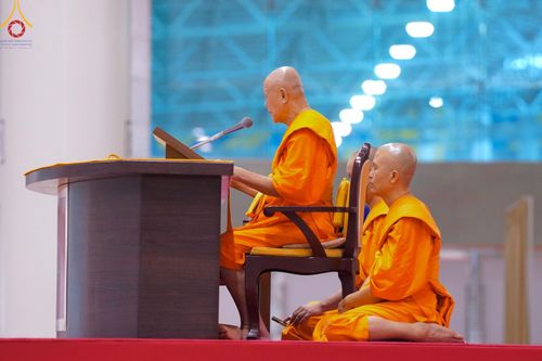 ภาพ No.136782:พิธีตักบาตร พิธีบูชาข้าวพระ ในวันอาทิตย์ต้นเดือนที่ 5 พฤษภาคม พ.ศ. 2567 ณ วัดพระธรรมกาย จ.ปทุมธานี