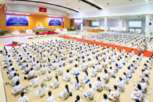 ภาพ No.139283:พิธีตักบาตร , พิธีบูชาข้าวพระ ณ ห้องแก้วสารพัด 1 สภาธรรมกายสากล วัดพระธรรมกาย วันอาทิตย์ต้นเดือนที่ 2 มิถุนายน พ.ศ. 2567