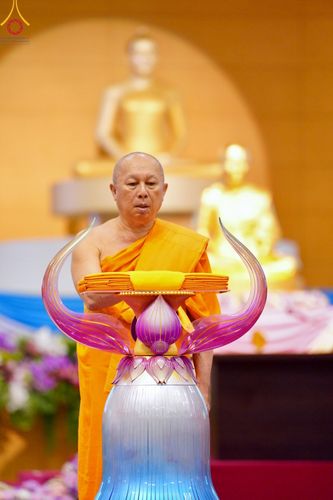 ภาพ No.160341:พิธีทอดผ้าป่าสมทบกฐินวัดพระธรรมกาย และสมทบกฐิน 30,000 วัดทั่วไทย ครั้งที่ 3 ณ สภาธรรมกายสากล วัดพระธรรมกาย วันพฤหัสบดีที่ 10 ตุลาคม พ.ศ. 2567