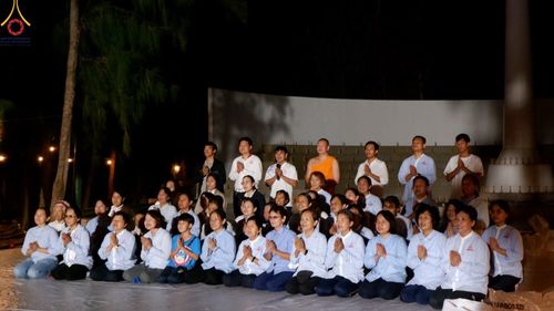 ภาพ No.198940:V.50 สารพัดV สารพัดดี ที่ธรรมยาตรา ในโครงการธรรมยาตรา กตัญญูบูชา มหาปูชนียาจารย์ พระมงคลเทพมุนี(สด จนฺทสโร) พระผู้ปราบมาร อนุสรณ์สถาน 7 แห่ง ปีที่ 13 ระหว่างวันที่ 2-31 มกราคม พ.ศ. 2568