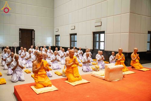 ภาพ No.298194:วันเสาร์ที่ 17 มกราคม พ.ศ. 2569 พิธีบรรพชาอุปสมบท โครงการอุปสมบทหมู่ บูชาธรรมครบ 117 ปี คุณยายอาจารย์มหารัตนอุบาสิกาจันทร์ ขนนกยูง  ณ อุโบสถพระไตรปิฎก วัดพระธรรมกาย