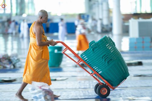 ภาพ No.345482:วันพฤหัสบดีที่ 27 สิงหาคม พ.ศ.2569 พิธีตักบาตรในวันธรรมชัย ณ สภาธรรมกายสากล วัดพระธรรมกาย ปทุมธานี