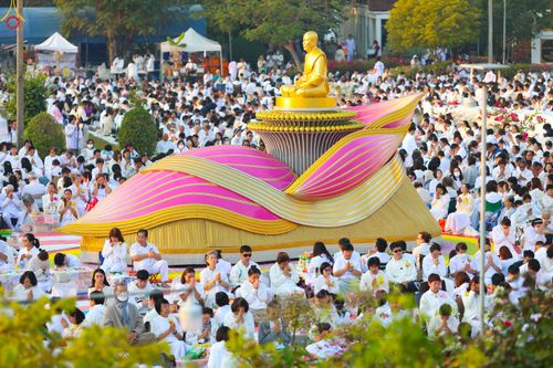 ภาพ No.294356:วันที่ 14 มกราคม พ.ศ. 2569 พิธีตักบาตรพระธรรมยาตรา ณ วัดสองพี่น้อง ต.ต้นตาล อ.สองพี่น้อง จ.สุพรรณบุรี ในโครงการธรรมยาตรา กตัญญูบูชา มหาปูชนียาจารย์ พระมงคลเทพมุนี(สด จนฺทสโร) พระผู้ปราบมาร อนุสรณ์สถาน 7 แห่ง ปีที่ 14