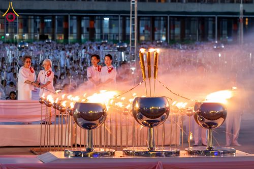 ภาพ No.312188:วันอังคารที่ 3 มีนาคม พ.ศ.2569 พิธีเวียนประทักษิณและจุดมาฆประทีป ณ ลานธรรมพระมหาธรรมกายเจดีย์ วัดพระธรรมกาย