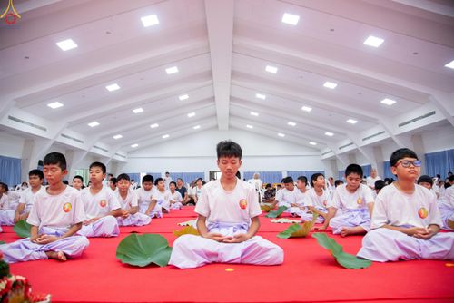 ภาพ No.320054:วันเสาร์ที่ 4 เมษายน 2569 พิธีตัดปอยผม ขอขมาผู้ปกครอง  มอบบาตร-ผ้าไตร และพิธีบรรพชาสามเณร 87 รูป  ณ ศูนย์ปฏิบัติธรรมระยอง(บ้านช่องลม)  ต.บางบุตร อ.บ้านค่าย จ.ระยอง