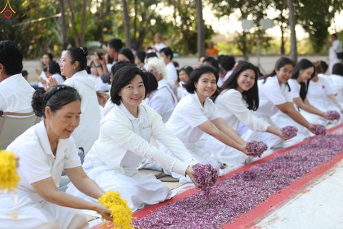ภาพ No.290378:วันที่ 7 มกราคม พ.ศ. 2569 พิธีต้อนรับพระธรรมยาตรา ณ อนุสรณ์สถานลำดับที่ 2  สถานที่ตั้งมโนปณิธานบวชตลอดชีวิต อนุสรณ์สถานคลองบางนางแท่น (ภาพชุดที่ 2) อ.สามพราน จ.นครปฐม ในโครงการธรรมยาตรา กตัญญูบูชา มหาปูชนียาจารย์ พระมงคลเทพมุนี(สด จนฺทสโร) พระผู้ปราบมาร 