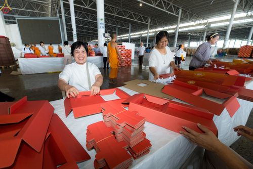 ภาพ No.320483:วันที่ 10 เมษายน พ.ศ.2569 การเตรียมกล่องไทยธรรม เพื่องานถวายมหาสังฆทาน 40,000 กว่าวัดทั่วประเทศ วันคุ้มครองโลก 22 เมษายน พ.ศ.2569 วัดพระธรรมกาย