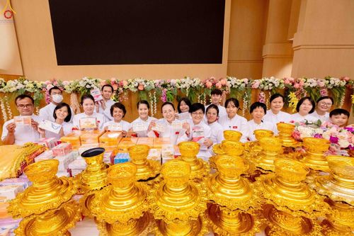 ภาพ No.343727:วันที่ 16 สิงหาคม พ.ศ.2569 พิธีถวายคิลานเภสัช และอุปกรณ์ทางการแพทย์ ณ ห้องแก้วสารพัดนึก2 วัดพระธรรมกาย